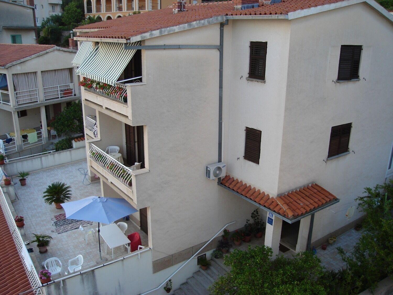 Apartments Lovre - Close To The Sea Brela Exteriör bild