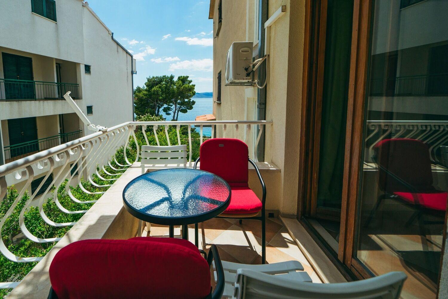 Apartments Lovre - Close To The Sea Brela Exteriör bild